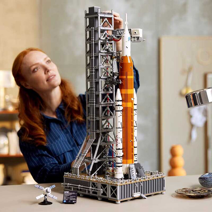 AstroBuild – NASA Rocket Model Kit