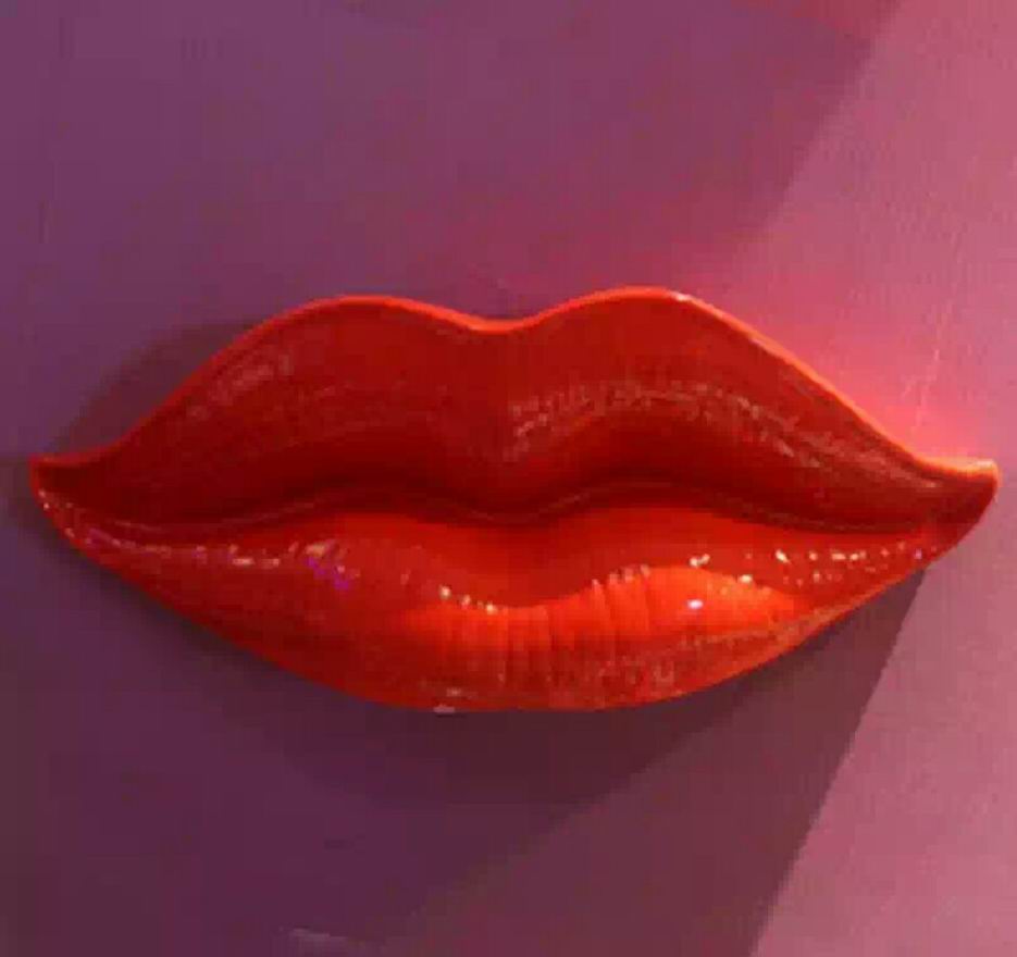 LuxeLips – Lip Wall Sculpture Decor