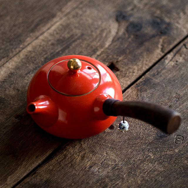 Tranquil Pour - Side Handle Teapot